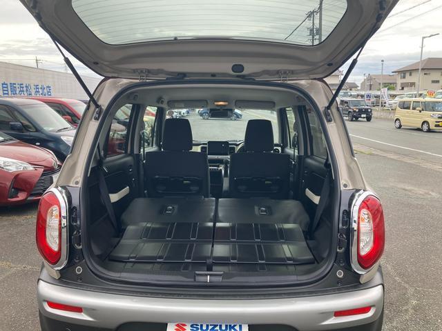 後席シート倒せばこんなにも広い、大きな荷物も収納可能。