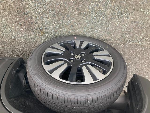 タイヤ残り溝あります、良好です。アルミホイールになります。