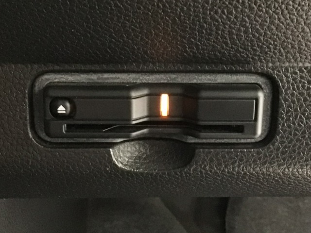 【ETC車載器】もはや必須アイテムのETCを搭載！高速道路のご利用時にとても便利！わずらわしい料金所での現金支払いが不要となりスムーズに通過できます♪