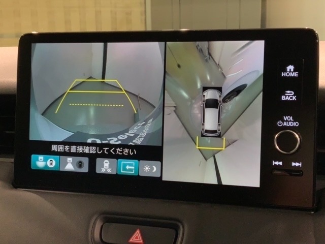 全方位モニターがついています！　車の周囲を360°安全確認できるので、普段の駐車はもちろんの事、縦列駐車や幅寄せの際にも活躍してくれますよ。