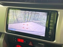 【バックカメラ】駐車時に後方がリアルタイム映像で確認できます。大型商業施設や立体駐車場での駐車時や、夜間のバック時に大活躍！運転スキルに関わらず、今や必須となった装備のひとつです！