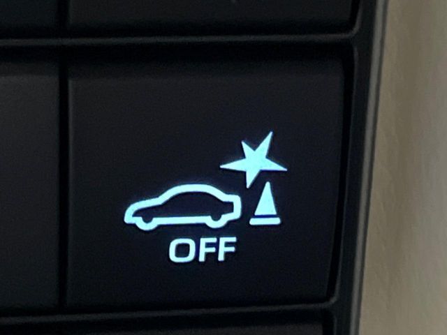 【パーキングサポートブレーキ】駐車時などの低速走行時にアクセルとブレーキを間違え、壁や車などとの衝突の恐れがある場合にブレーキを作動させ衝突回避をサポート。うっかり事故の予防に役立ちます！