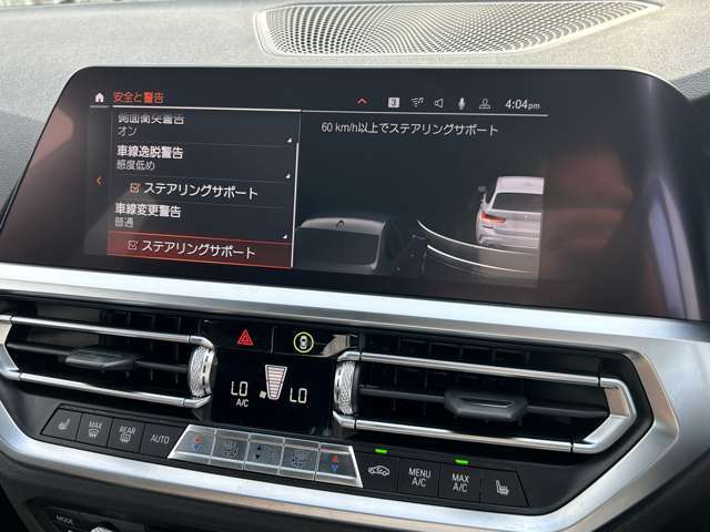 特別なクルマを選ぶための贅沢な空間をご用意。ゆったりと落ち着いた空間でコーヒーを飲みながら車選びをお楽しみください。