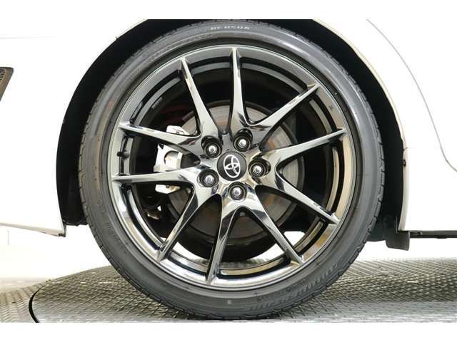 タイヤサイズ　235/40R19