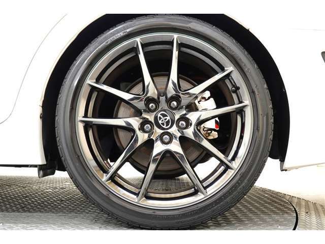 走る・曲がる・止まるに重要なタイヤ♪