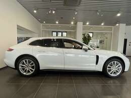 ショールームは常磐自動車道柏ICを下りて、国道16号線を千葉方面に10分です。十余二交差点手前、左手にございます。