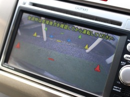 リアカメラが装備されており、後方の安全確認はもちろんのこと狭い場所での駐車や雨の日・夜間など視界の悪いコンディションでのストレスの軽減にもなります！