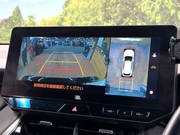 【パノラミックビューモニター】専用のカメラにより、上から見下ろしたような視点で360度クルマの周囲を確認することができます☆死角部分も確認しやすく、狭い場所での切り返しや駐車もスムーズに行えます。