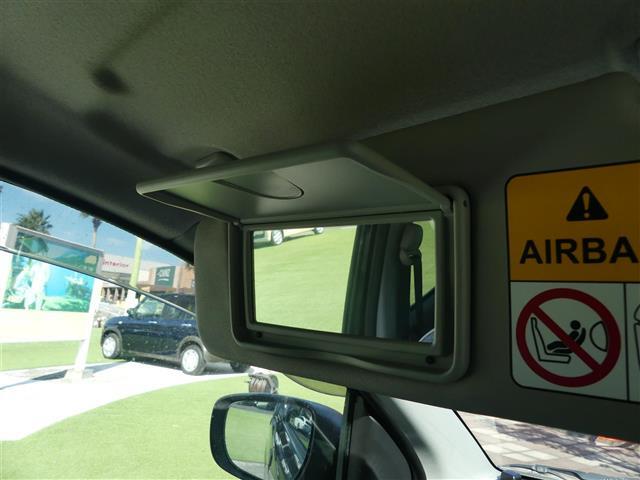 【後部座席操作部】後部座席を快適に過ごしていただくための便利な装備が付いています！