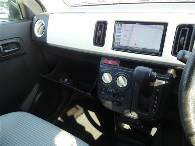 【グローブボックス】車検証ケースや、日頃使う小物類の収納に便利ですね！