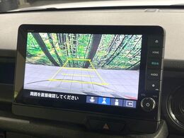 【バックカメラ】駐車時に後方がリアルタイム映像で確認できます。大型商業施設や立体駐車場での駐車時や、夜間のバック時に大活躍！運転スキルに関わらず、今や必須となった装備のひとつです！