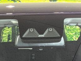 【スマートアシスト】走行中に前方の車両等を認識し、衝突しそうな時は警報とブレーキで衝突回避と被害軽減をアシスト。より安全にドライブをお楽しみいただけます。