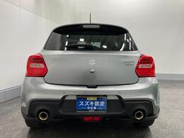 排気音チューニングにより低音の効いたデュアルエキゾーストパイプマフラーの音が心地よい♪