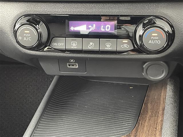 【フロアマット】車内を綺麗に保つのには必須のアイテムです。当店ではフカフカな新品マットも絶賛取り扱い中！ぜひご相談くださいませ。