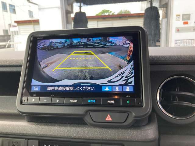 初心者の方や運転が苦手な方でも安心して駐車ができるバックカメラ！