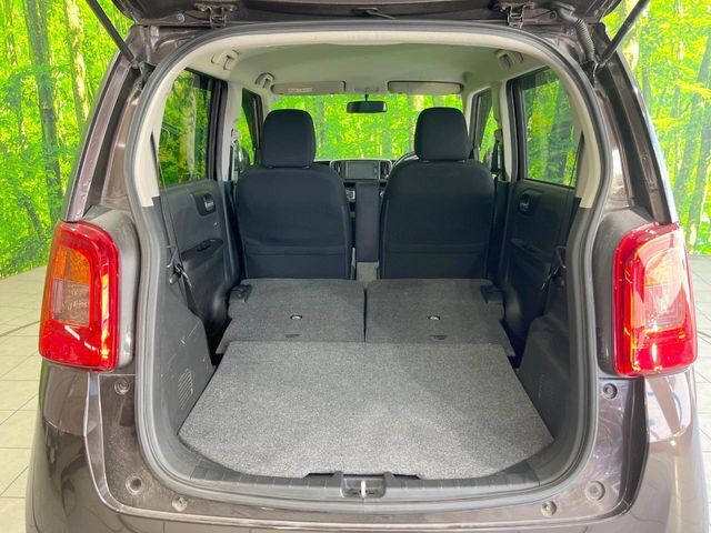 後席を格納すると、これだけの広さが！シーンに合わせたシートアレンジで、大きな荷物も積むことが出来ます♪