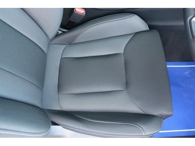 固すぎず、柔らかすぎずの質感はロングドライブでも疲れ知らずです。