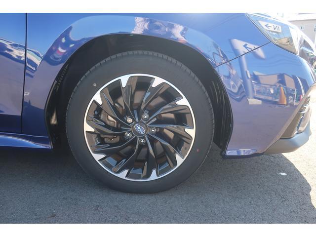 一般的に路面との接地面積はタイヤ1本当たりハガキ1枚分と言われています。