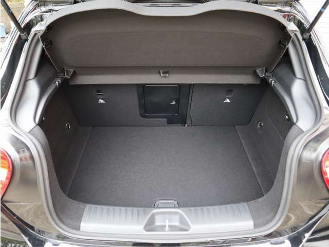 スポーツサスペンション　AMGスタイリングパッケージ　専用18インチアルミホイール