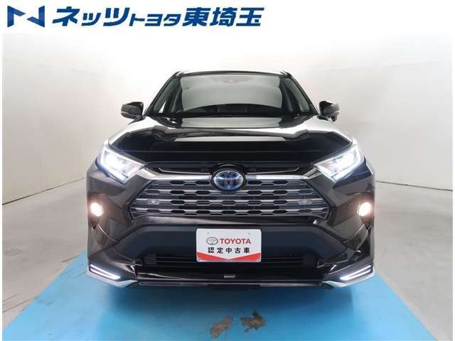 【フロント】純正LEDヘッドライトやフロントフォグランプが付いています。