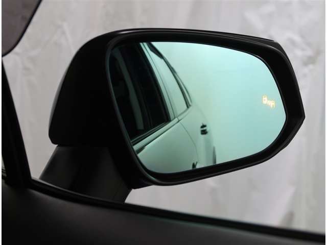 【機能】ブラインドスポットモニターが付いていますので後方から接近中の車両を知らせてくれます。