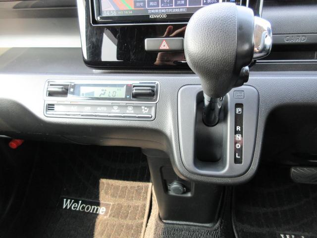 エアコンもシンプルまとめてあります！またお車によってさまざまな快適装備がついてますよ！