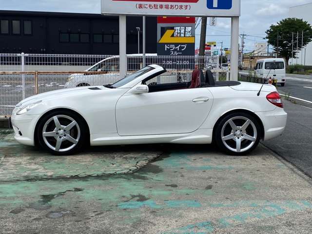 日本自動車査定協会認定査定士による確かな査定を実施しております。また認証工場も完備しておりますので、ご安心下さいませ。