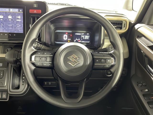 【ステアリング】軽い力で扱いやすいハンドルです。目立つ傷やスレなどなく綺麗な状態です！除菌プランいれていただくとさらに快適に！清潔なお車はお子様にも安心ですね！