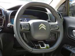 お忙しく実車確認できないお客様にも安心してご購入頂けるクオリティを目指しております。全国のプジョーディーラーで保証が受けられます。