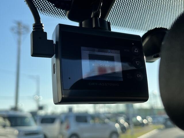 購入されたお車は担当者が車内車外と清掃してお渡しになりますが、有料でボディコーティングやホイル足廻り洗浄などもご用意しておりますのでお気軽にご相談ください！！