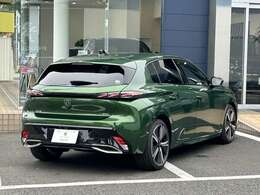 新デザインの308には、独特の個性と躍動的で滑らかなプロポーションを感じさせます。