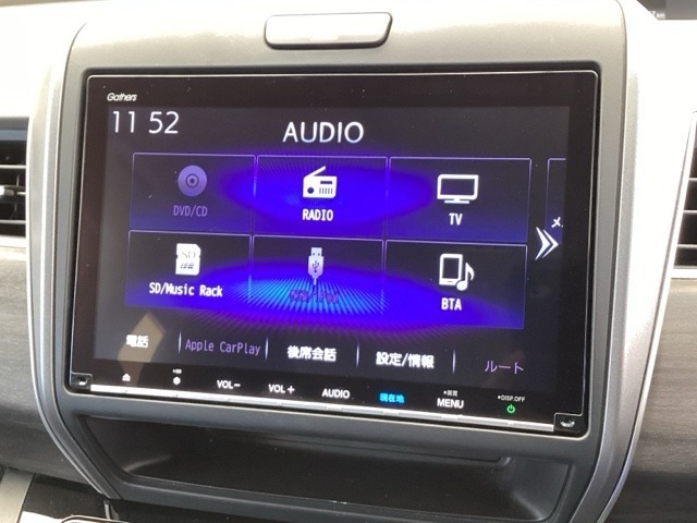 ナビ機能だけでなく、ミュージックサーバー、Bluetooth、フルセグテレビ、DVDとCD再生など、オーディオ機能がついています。