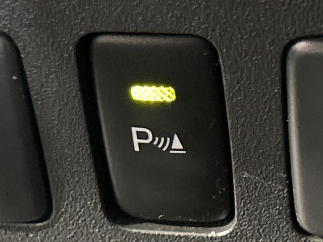 【クリアランスソナー】バンパーに付いたセンサーが障害物を検知！一定の距離に近づくとアラートで教えてくれます♪狭い駐車スペースや車庫入れ時も安心ですね☆