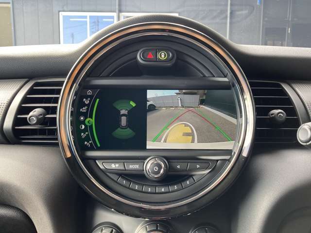 365日24時間のエマージェンシーサービスも付帯しております。深夜のお時間や弊社担当者又は、弊社定休日で連絡が繋がらない場合の安心サポート。MINIメーカーと連携しカーライフをサポート致します。