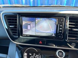 【マルチアラウンドモニター】専用のカメラにより、上から見下ろしたような視点で360度クルマの周囲を確認することができます☆死角部分も確認しやすく、狭い場所での切り返しや駐車もスムーズに行えます。