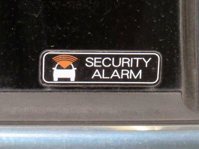 盗難警報装置付です。不正にドアを開けると室内ブザーが鳴り外部に異常を知らせます。大切な愛車を守ります。