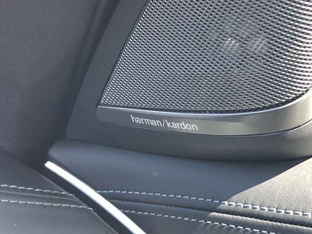 ハーマンカードンのカースピーカーは良質な音を届けると同時に、その先にある車内空間における上質な“音楽体験”も提供している。