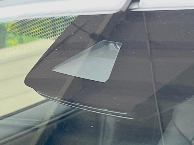 【トヨタセーフティセンス】走行中に前方の車両等を認識し、衝突しそうな時は警報とブレーキで衝突回避と被害軽減をアシスト。より安全にドライブをお楽しみいただけます。