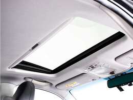 人気装備のサンルーフが付いています！上下チルトに前後スライド機能が付いていますので、様々なドライブシーンで活躍してくれます！！開放感ある車内空間は気持ちがいいですよ！是非体感してみて下さい！