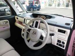 可愛らしいインパネ周りになっています♪