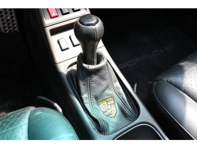 ■車両販売だけではなく、車検や修理鈑金塗装、アフターサービスも承っております♪さらに大切に乗られてきたお車も、納得の【高価買取伝説】価格で買取に力を入れております！