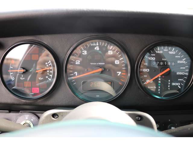 ■弊社在庫車両はすべて、入庫段階で客観的且つ厳正な車両鑑定評価（第3者機関による査定）を実施しております。メーター改ざんや修復歴などはございませんので、ご安心下さい。