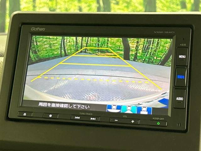 【バックカメラ】駐車時に後方がリアルタイム映像で確認できます。大型商業施設や立体駐車場での駐車時や、夜間のバック時に大活躍！運転スキルに関わらず、今や必須となった装備のひとつです！