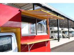 ダイハツ　ハイゼットトラック　AT　2人乗り　移動販売車　キッチンカー　フードトラック　カウンターテーブル　冷蔵庫　外部電源　換気扇　ウインドウエアコン　2槽シンク