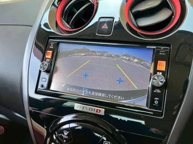 バックカメラが付いており、駐車の際も安心です。