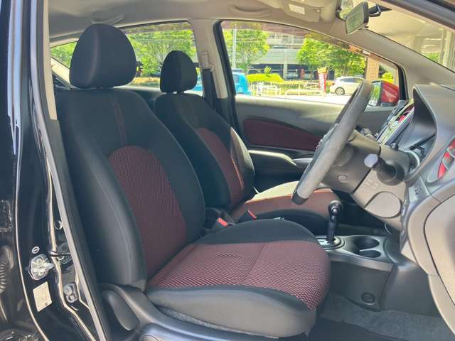 ゆったりとした運転席廻りです。