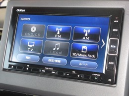 ナビゲーションはギャザズメモリーナビ（VXM-214VFi）を装着しております。AM、FM、CD、DVD再生、Bluetooth、音楽録音再生、フルセグTVがご使用いただけます。