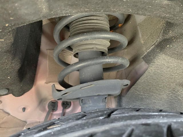 お車を安心してお乗りいただく為には、足回りの定期点検が欠かせません。サービスサポート（有償保証）では無料点検もご提供しており、安心のカーライフをお過ごしいただけるサポート体制が整っています。