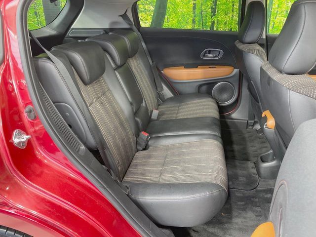 後部座席も気になるようなキズ・汚れやへたり等、大きなダメージはなく、良好な状態です。