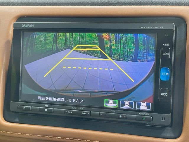 【バックカメラ】駐車時に後方がリアルタイム映像で確認できます。大型商業施設や立体駐車場での駐車時や、夜間のバック時に大活躍！運転スキルに関わらず、今や必須となった装備のひとつです！